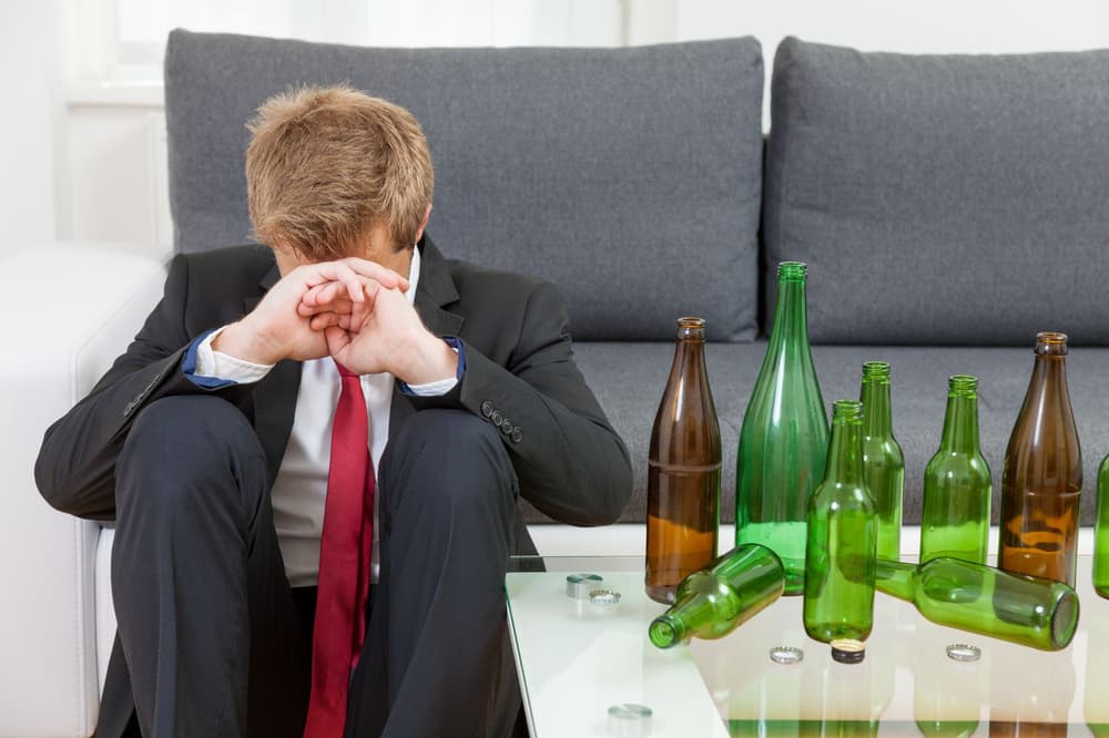 Alkoholizm wysokofunkcjonujący (HFA) – objawy, jak rozpoznać i leczyć?