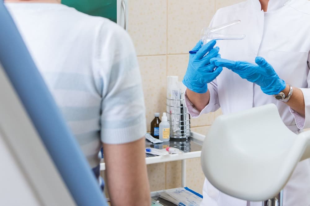 Badanie ginekologiczne przez odbyt (per rectum) - na czym polega, wskazania i przeciwwskazania