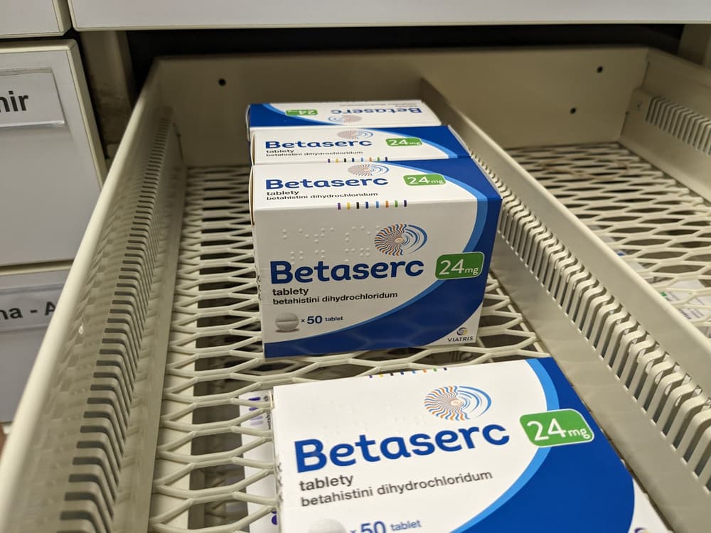 Betaserc – na co pomaga? Skutki uboczne, zamienniki, cena