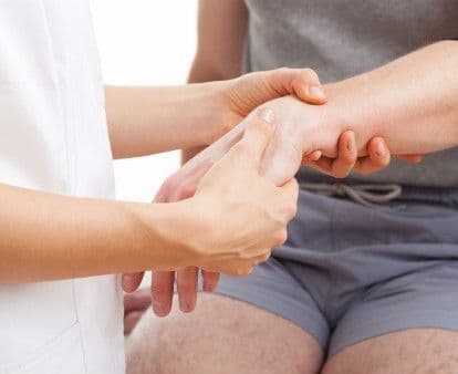Bóle rąk – przyczyny bólu w rękach
