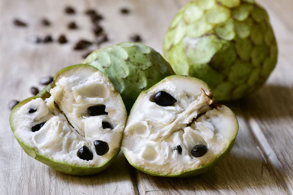 Cherimoya – jak smakuje, jak jeść, gdzie kupić