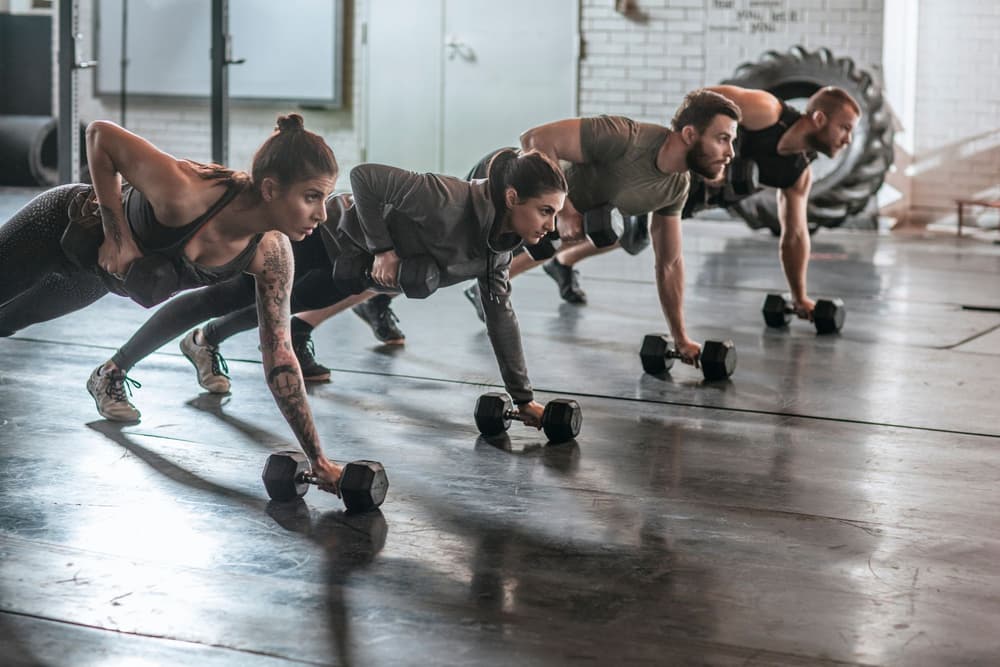 CrossFit – co to jest i na czym polega? Wskazania i przeciwwskazania, zasady, ćwiczenia, efekty