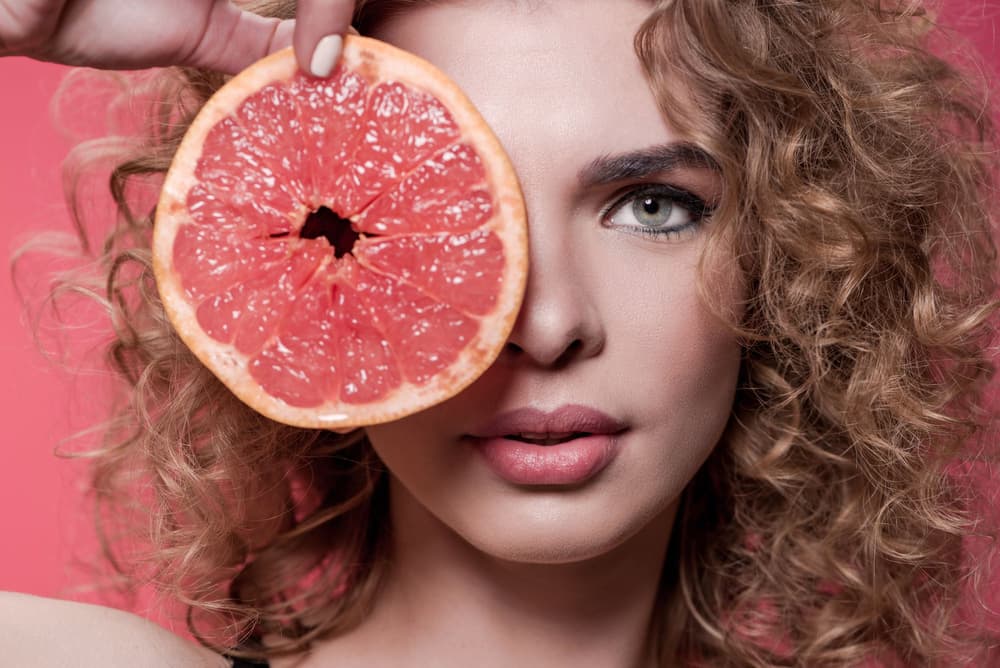 Dieta grejpfrutowa – na czym polega? Jadłospis, efekty, ile można schudnąć