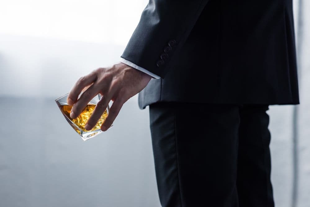 Disulfiram (lek na alkoholizm) – działanie, przeciwwskazania, cena, opinie