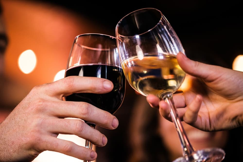 Seks po alkoholu, nadużywanie alkoholu a seks – jak alkohol wpływa na życie seksualne?