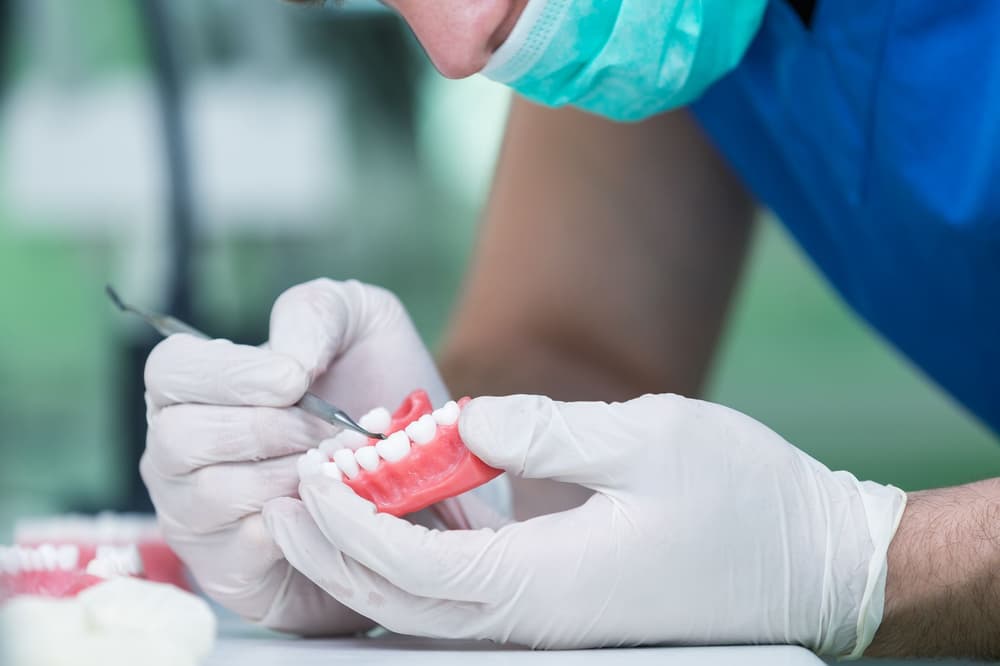 Augmentacja kości – co to jest, jakie są wskazania, na czym polega, czy boli, jakie są powikłania?