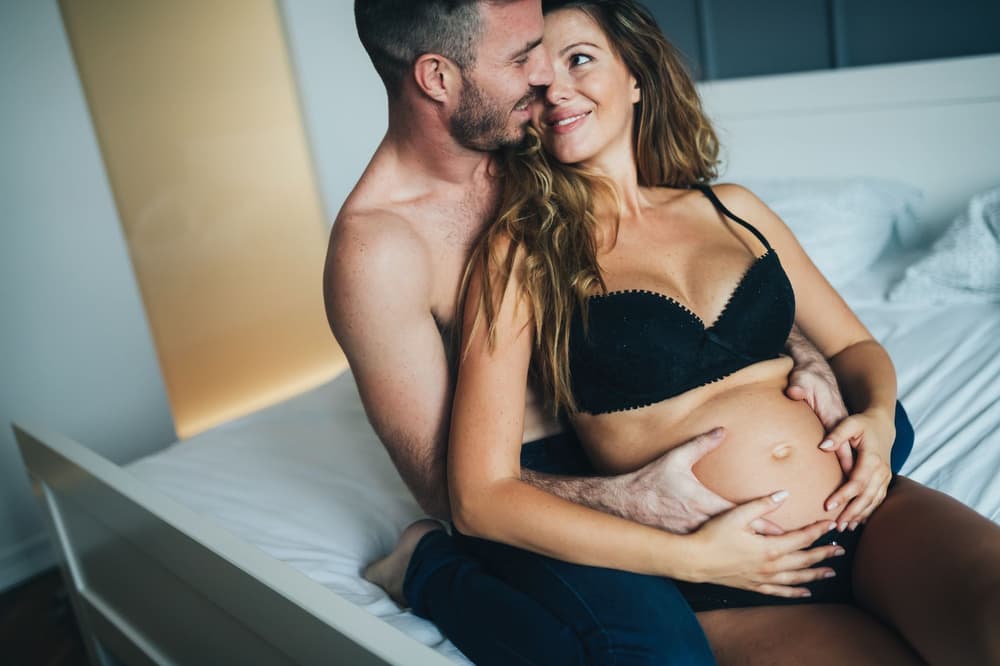 Kiedy zrezygnować z seksu w czasie ciąży?