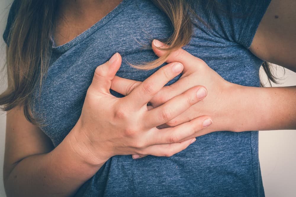 Kłucie w piersiach – jakie są przyczyny kłucia piersi?