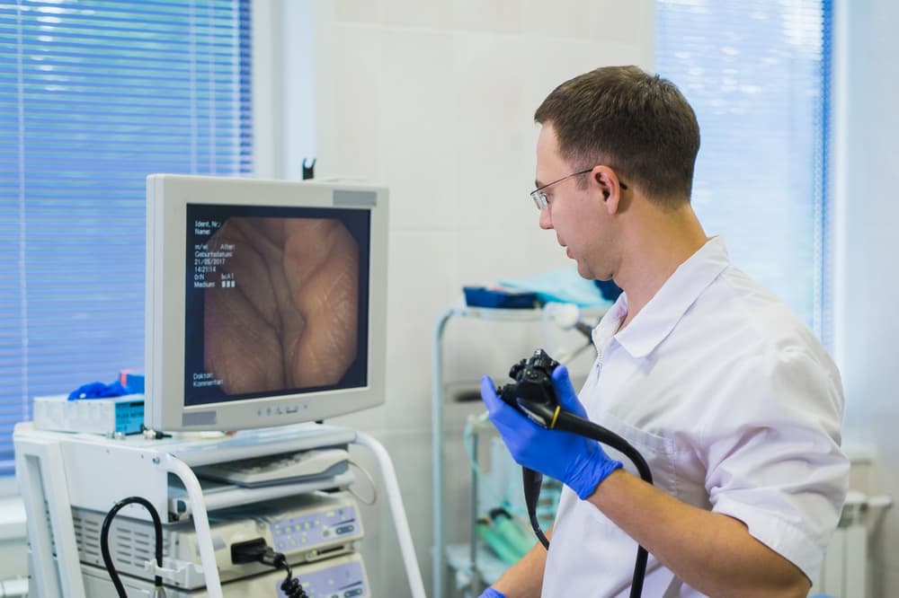 Ropień odbytu – przyczyny, objawy i leczenie ropni w okolicy odbytu
