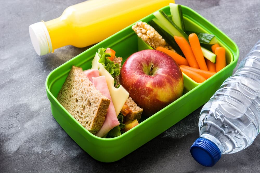 Dieta przy trądziku różowatym – co jeść, a co szkodzi na trądzik?