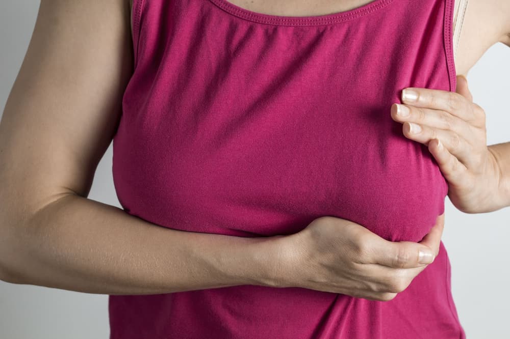 Ból pod piersiami – co oznacza?