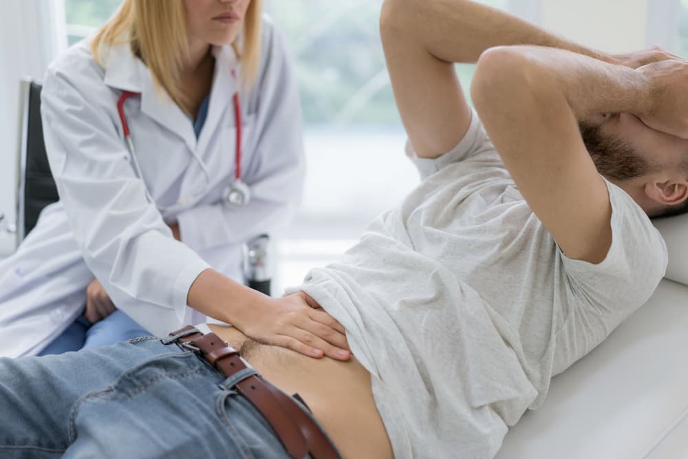 Zator (zawał) krezki – co to jest, objawy, diagnostyka, leczenie, rokowania