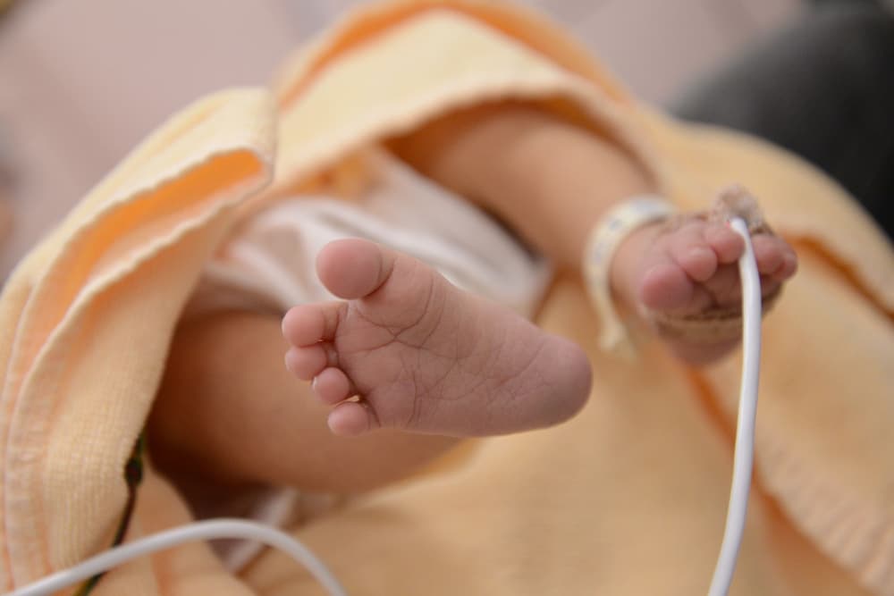 Martwicze zapalenie jelit u dzieci – przyczyny, objawy, leczenie