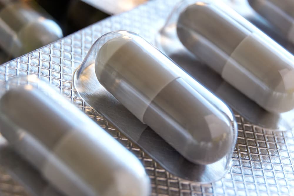 Omeprazol – co to za lek, kiedy przyjmować, jak stosować, skutki uboczne, przeciwwskazania
