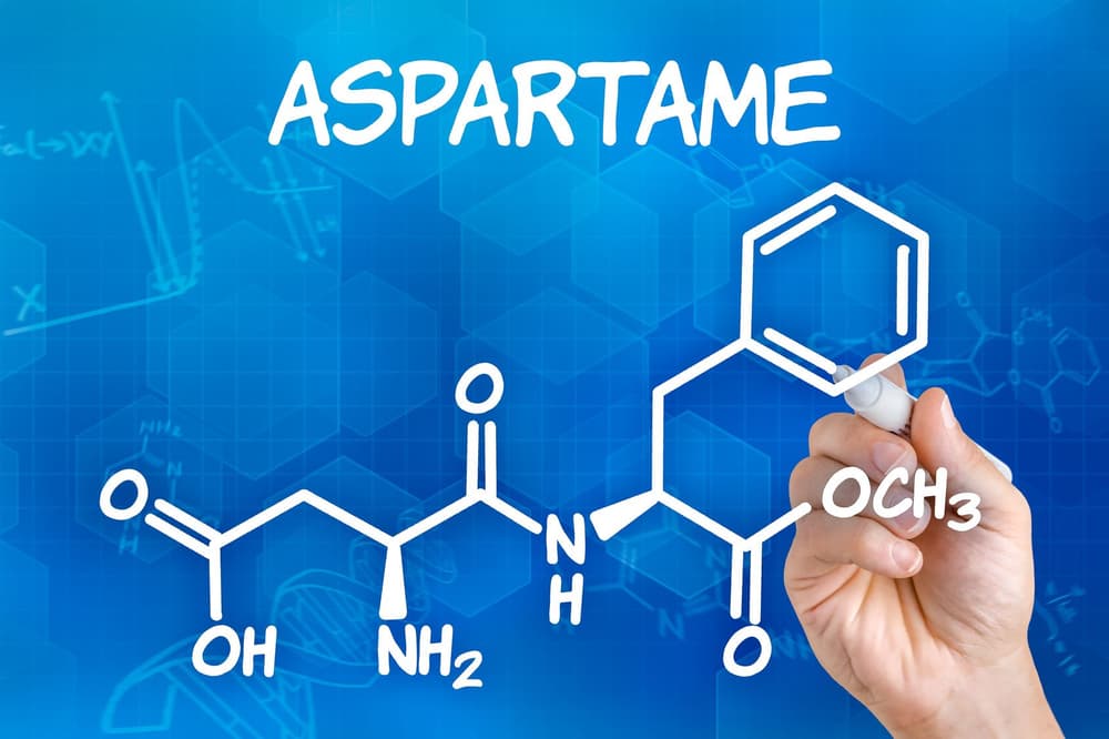 Aspartam (E951) – sztuczny środek słodzący – czy jest szkodliwy?