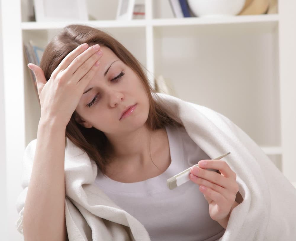 Gorączka u dorosłych – przyczyny, diagnostyka, jak zbijać