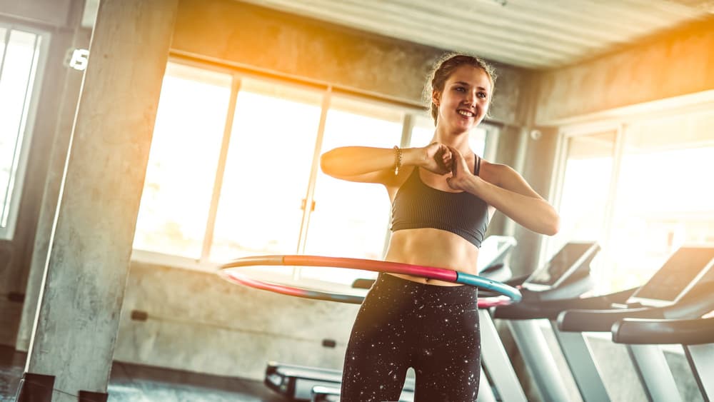 Hula-hoop – z obciążaniem, wypustkami, zwykłe. Czy odchudza? Jak ćwiczyć? Przykłady
