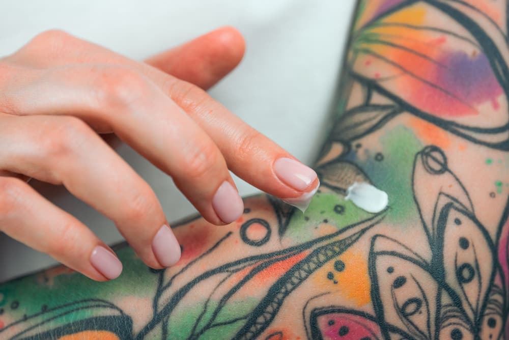Jak dbać o tatuaż? Zasady pielęgnacji nowego i starego tatuażu