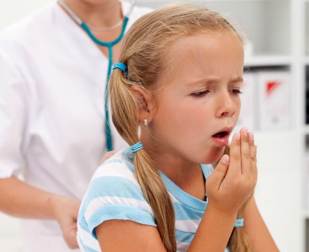 Kaszel krtaniowy u dzieci i dorosłych – przyczyny, objawy, diagnostyka, leczenie, domowe sposoby