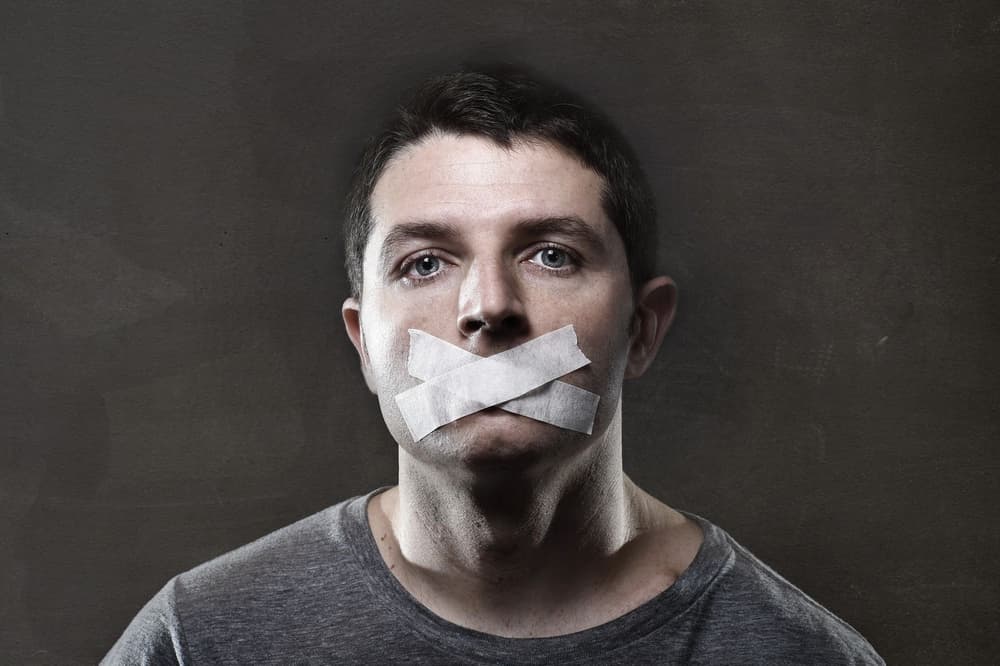 Koprolalia – czym jest? Kiedy występuje? Leczenie