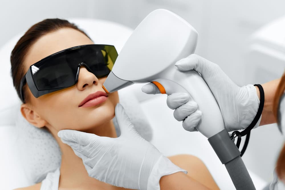 Laseroterapia (zabieg laserem) – zastosowanie i działanie leczenia laserem