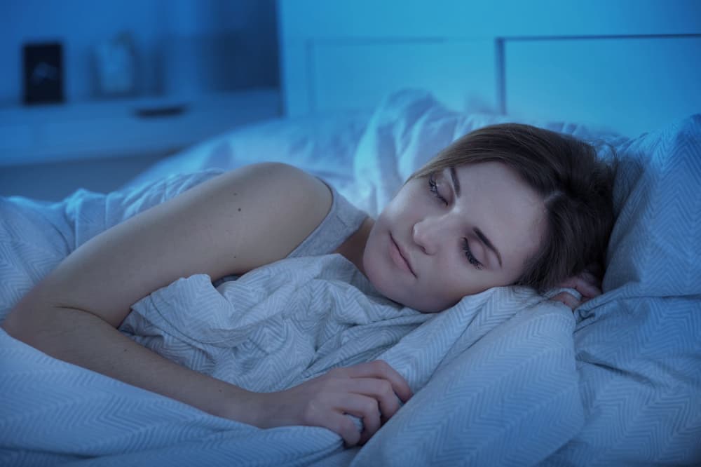Melatonina – działanie, niedobór, badanie, leki, tabletki, dawkowanie, przeciwwskazania