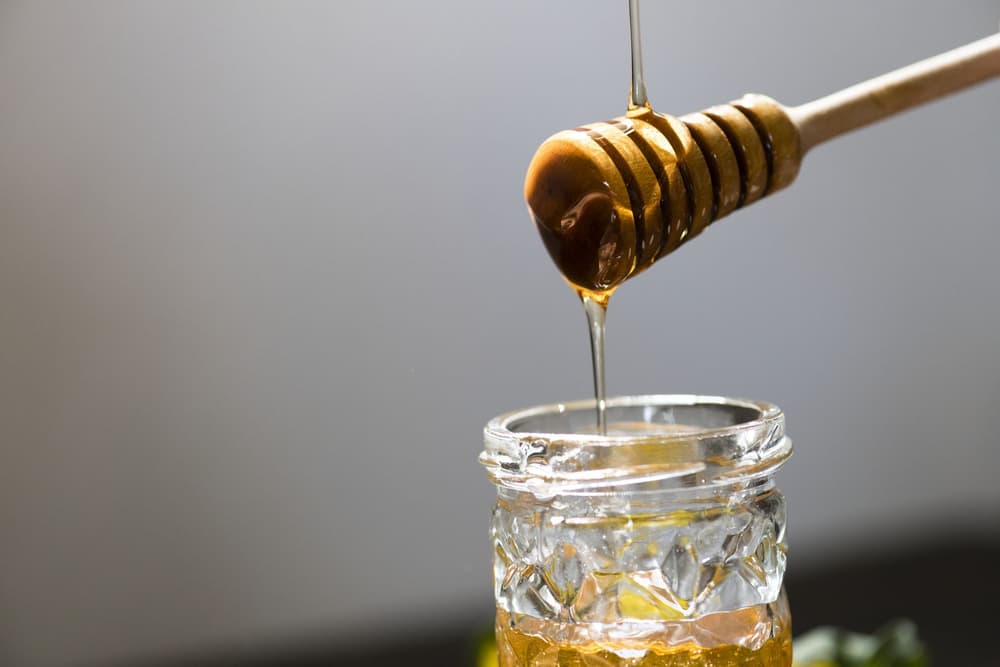 Miód manuka – właściwości, opinie, cena – na co pomaga miód z Nowej Zelandii?