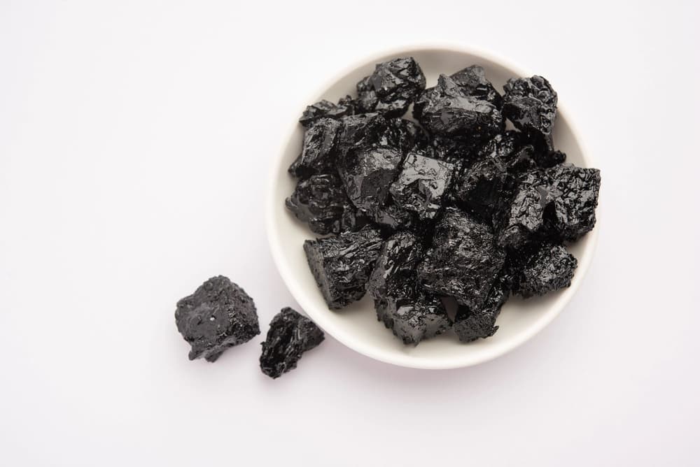 Shilajit (mumio) – co to jest? Właściwości, działanie, skutki uboczne