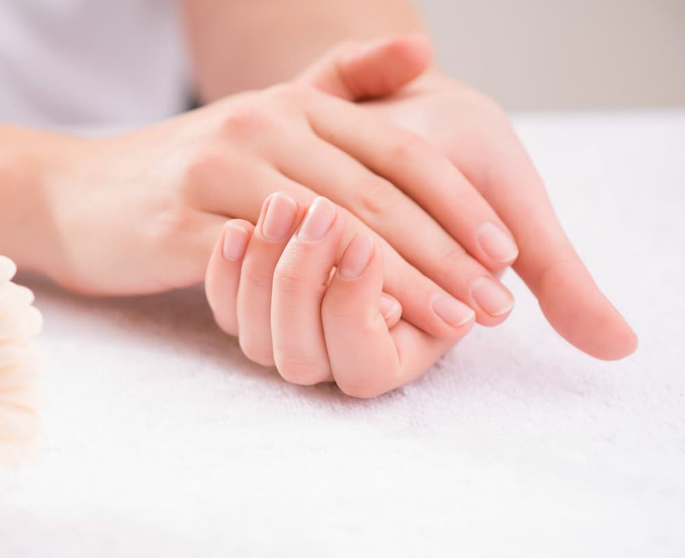 Opuchnięte palce u rąk – jakie są przyczyny puchnięcia dłoni i palców?