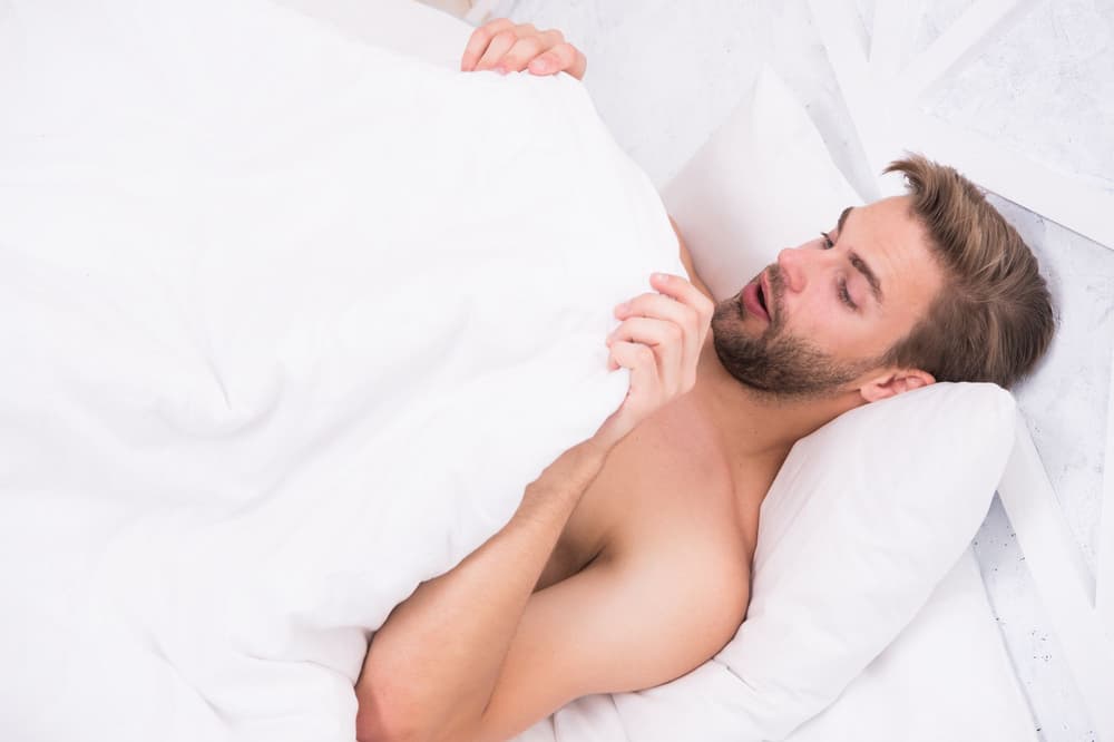 Poranny wzwód – dlaczego występuje? Znaczenie porannego wzwodu