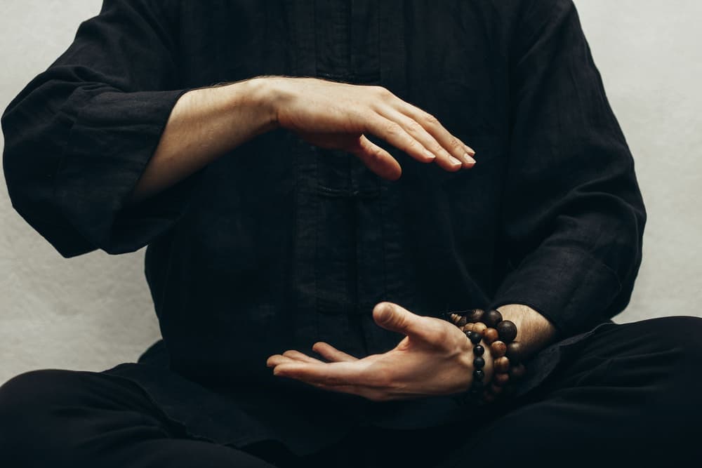 Qigong – co to jest i na czym polega? Wskazania i przeciwwskazania, ćwiczenia, efekty, jak zacząć?