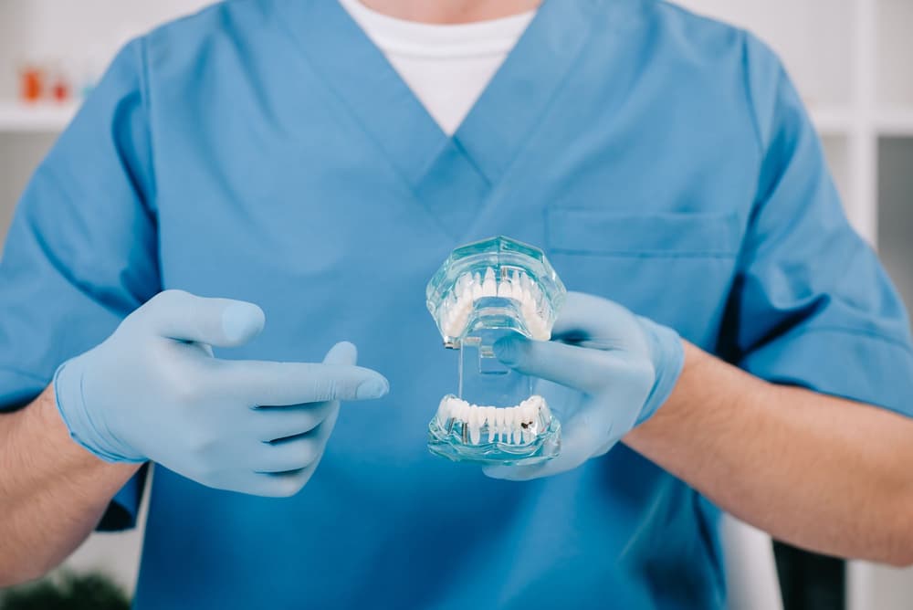 Retrogenia – przyczyny, objawy, diagnostyka, leczenie