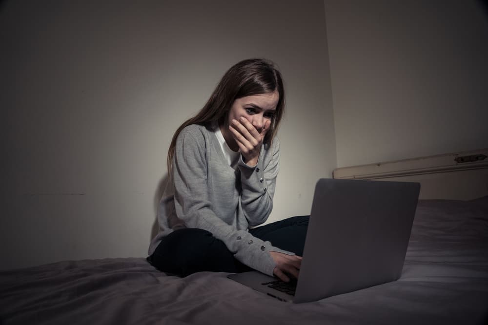 Cyberprzemoc – co to jest, jak się przejawia, rodzaje, skutki, gdzie szukać pomocy?