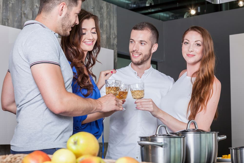 Swingersi – kim są? Na czym polega swingowanie?