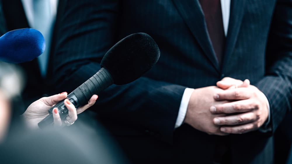 Syndrom oblężonej twierdzy – na czym polega? Przykłady