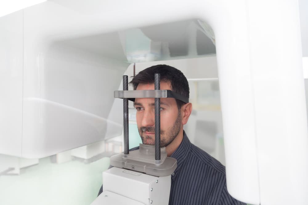 Tomografia CBCT (stożkowa) – co to jest, kiedy wykonać, na NFZ czy prywatnie, cena