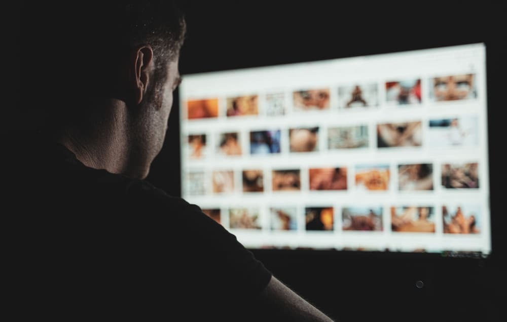 Uzależnienie od pornografii – przyczyny, objawy, leczenie