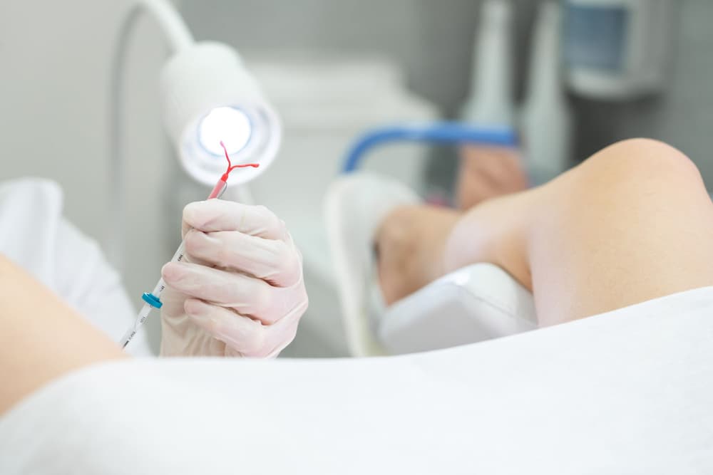 Wkładka wewnątrzmaciczna a stosowanie tamponów i kubeczka menstruacyjnego