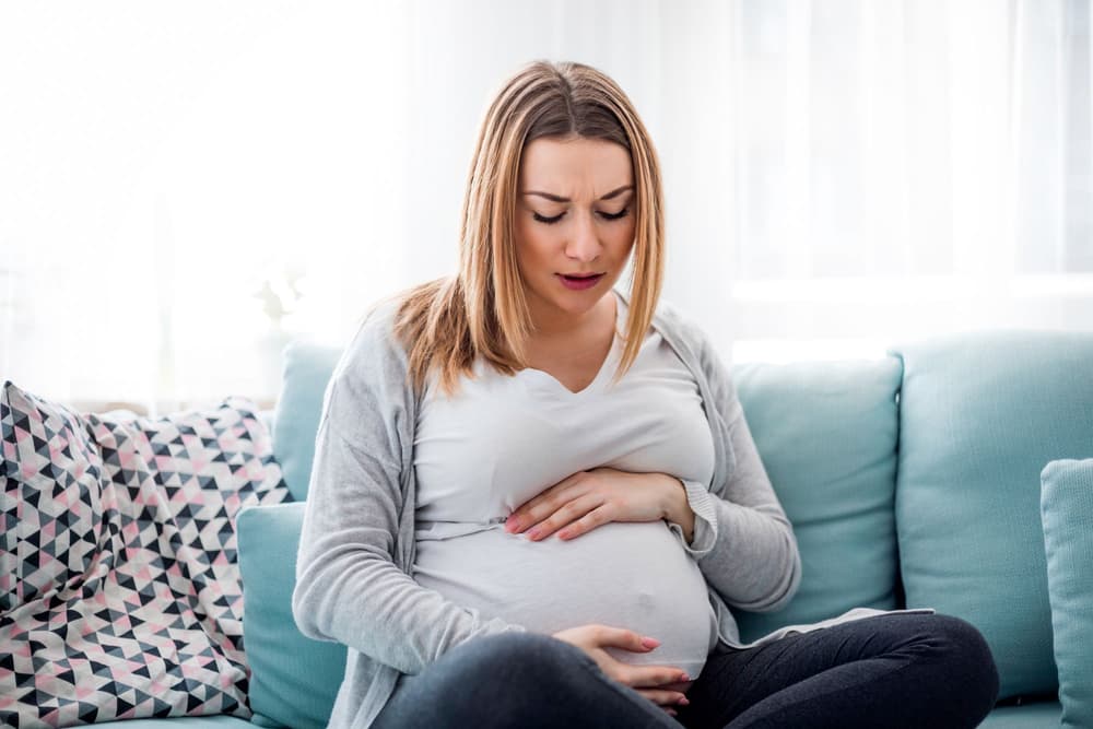 Wzdęcia w ciąży – przyczyny, objawy, leczenie, co na wzdęty brzuch w ciąży?