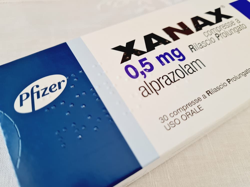 Xanax – działanie, wskazania, przeciwwskazania, skutki uboczne. Czy Xanax uzależnia?