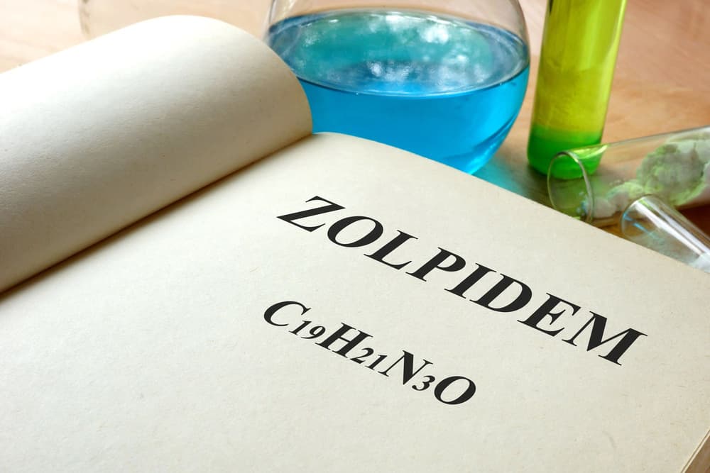 Zolpidem – jak działa, kiedy się go stosuje, czy jest na receptę?