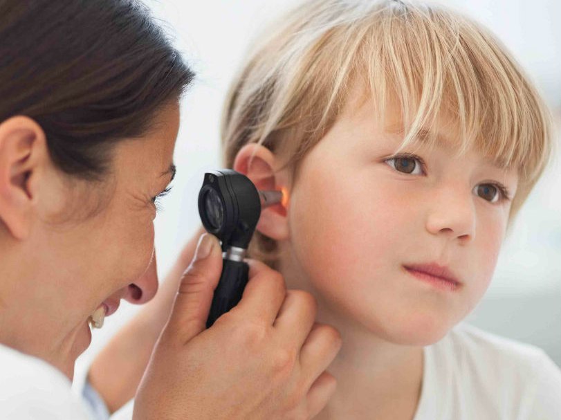 Zapalenie ucha u dziecka – przyczyny, objawy, leczenie, powikłania