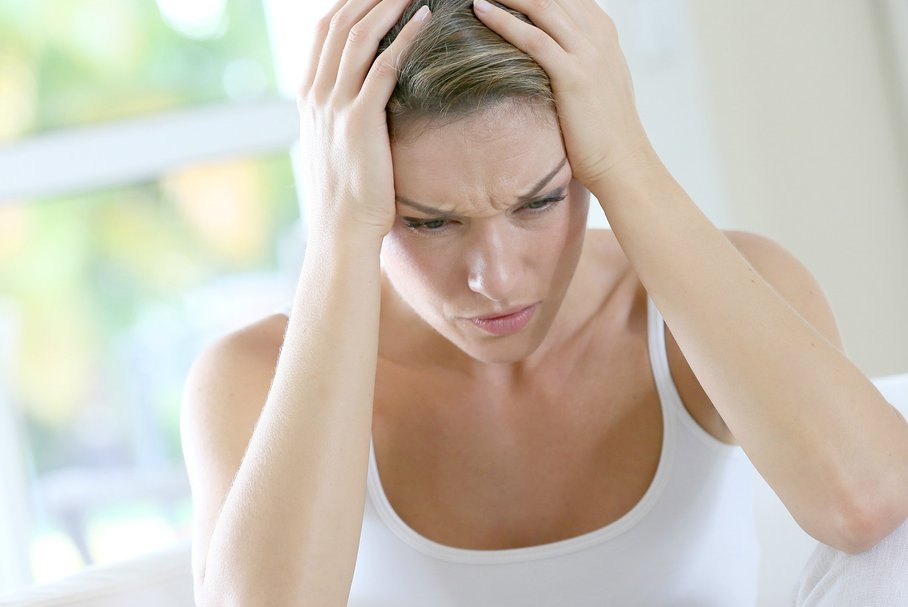 Ból głowy w skroniach – przyczyny i sposoby leczenia