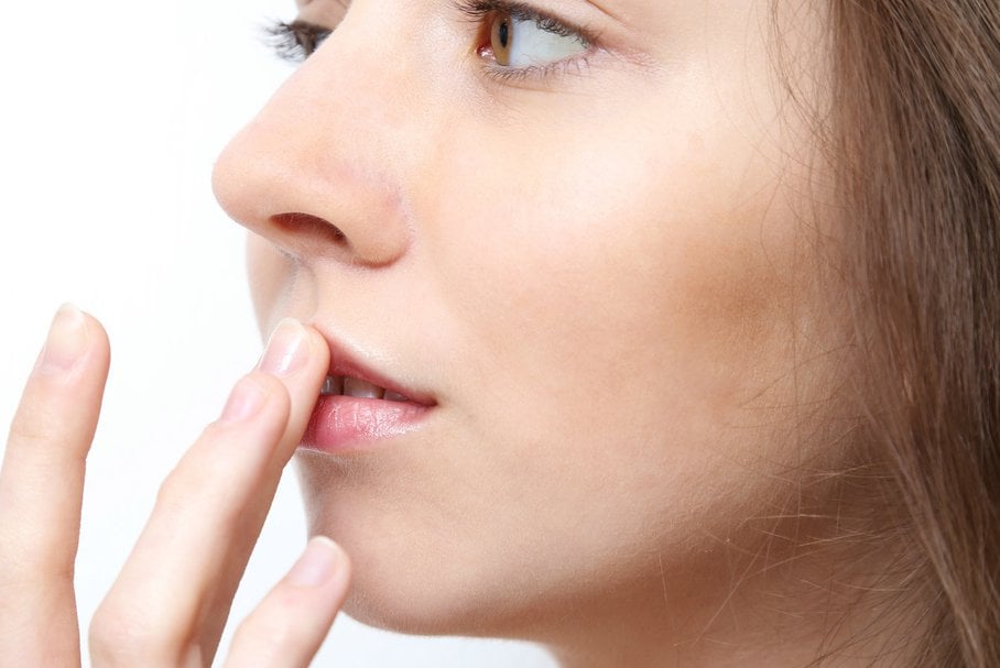 Spuchnięte usta – przyczyny obrzęku warg