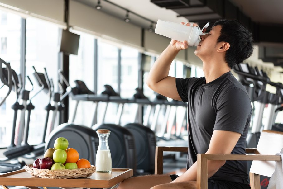 Co jeść po treningu – siłowym, cardio, na masę, żeby schudnąć?