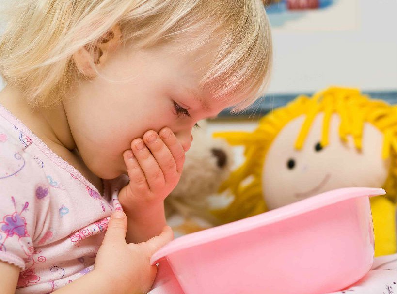 Biegunka i wymioty u dzieci – leczenie i nawadnianie
