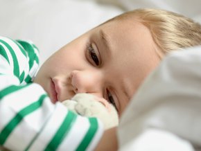 Wymioty u dziecka – jakie są przyczyny i co robić, gdy dziecko wymiotuje?