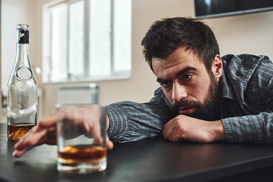 Czym jest psychoza alkoholowa i jak ją leczyć?