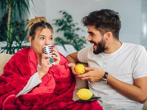 Łamanie w kościach to m.in. objaw przeziębienia