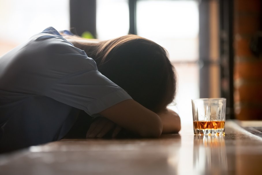Zatrucie alkoholem – jakie są objawy zatrucia alkoholem etylowym?